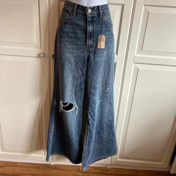 Levi's Premium High Loose Flare, Size 30 Medium Wash, Retro 70's Hippie Chic - Picture 8 of 17